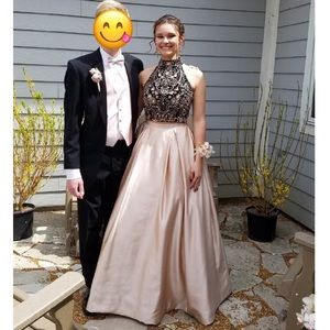 Elegant Champagne & Black Prom Dress with Pockets